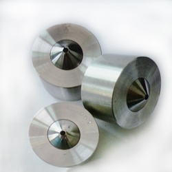 Tungsten carbide descaling dies